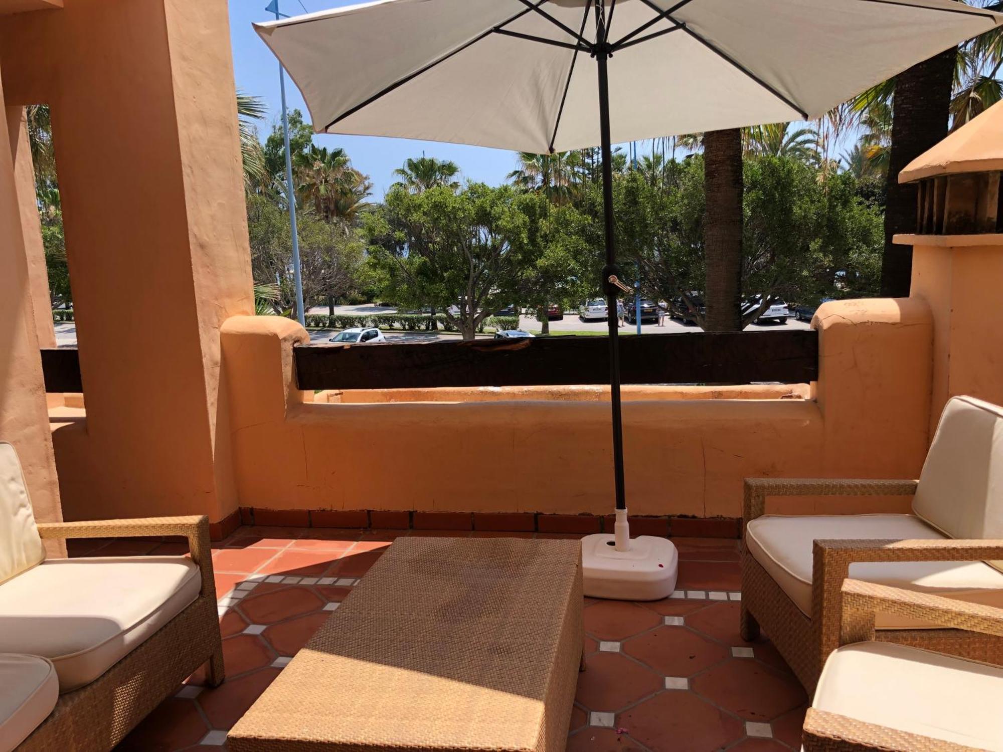 1138: Front Line 2 Bed At San Pedro
